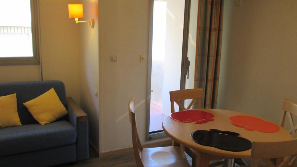 Promenade Des Bains Apartment Сен-Рафаэль Номер фото