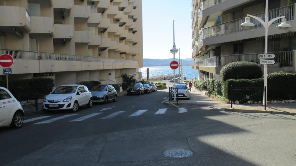 Promenade Des Bains Apartment Сен-Рафаэль Номер фото